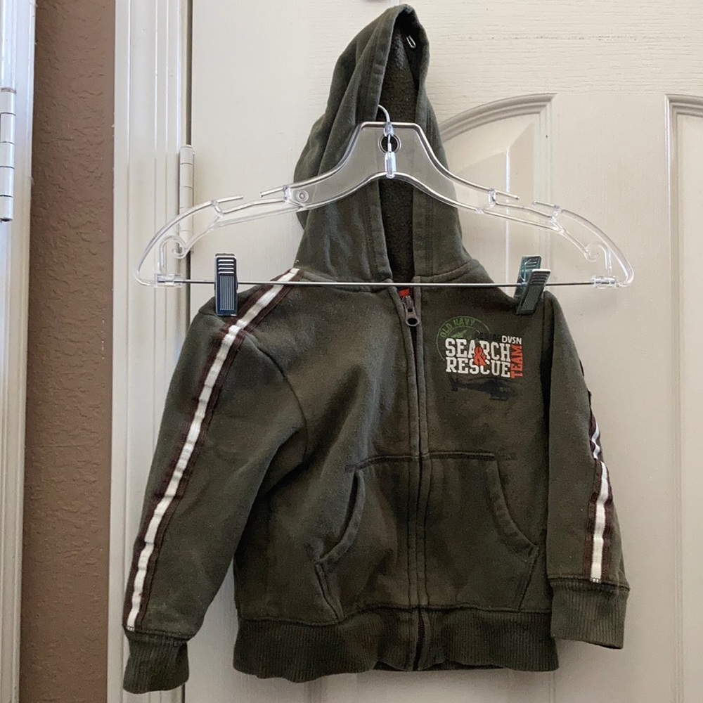 FINAL MARKDOWN Boys old navy hooded sweatshirt 3t